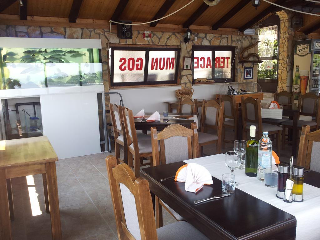 Apartments "Villa Mungos" Sobra Екстериор снимка