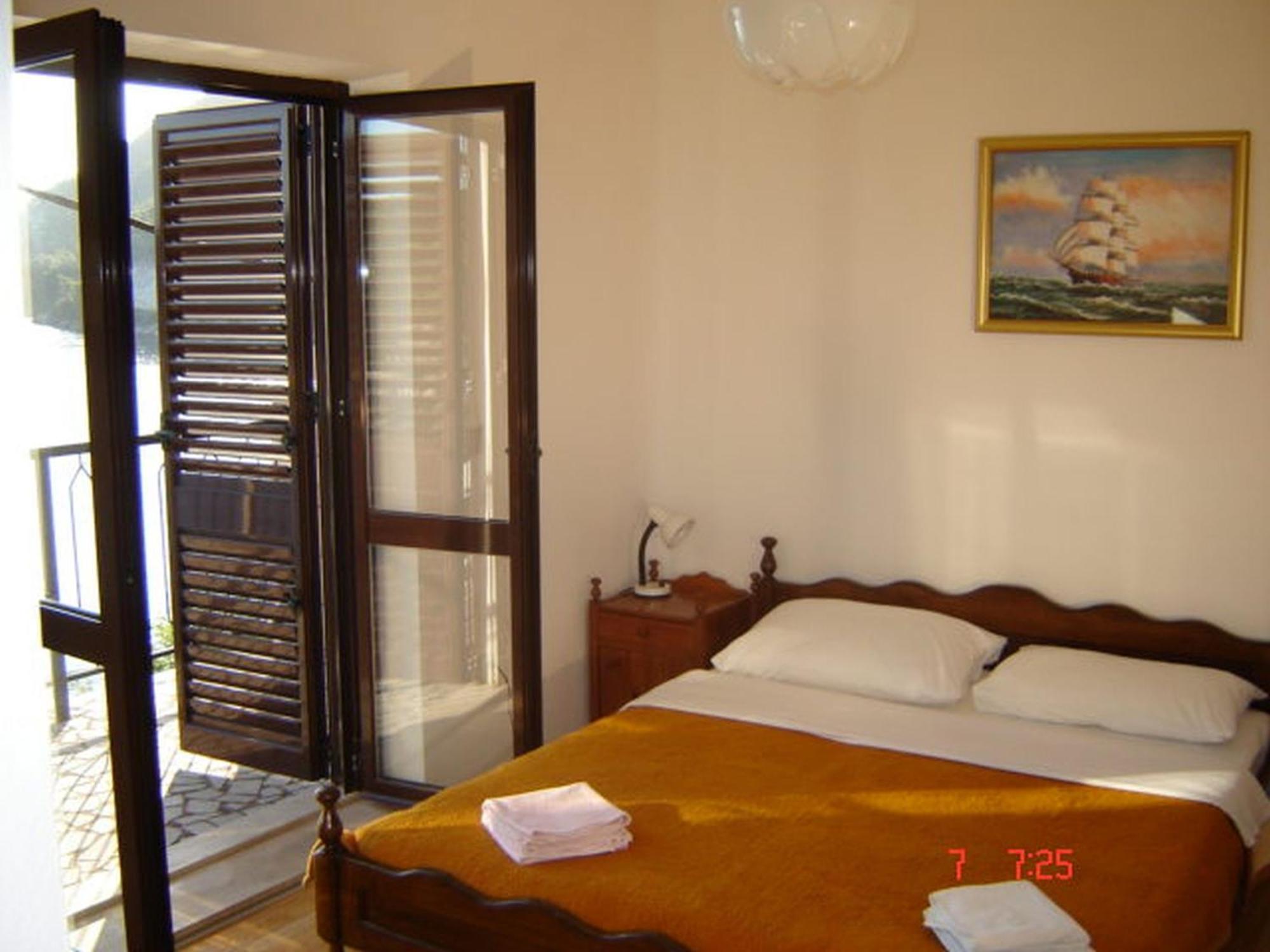 Apartments "Villa Mungos" Sobra Стая снимка