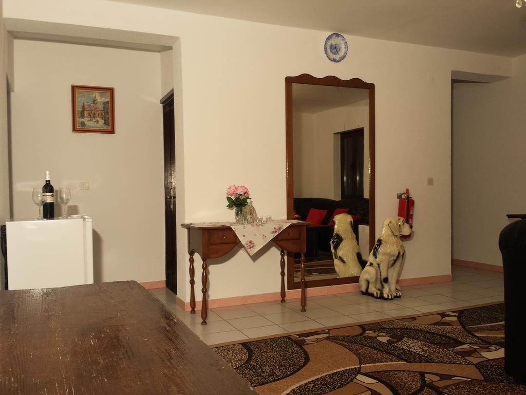 Apartments "Villa Mungos" Sobra Екстериор снимка