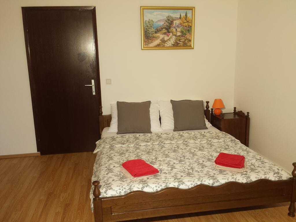 Apartments "Villa Mungos" Sobra Екстериор снимка